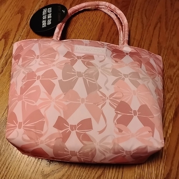 Betsey Johnson Pink Ribbons/Bows Insulated Lunch Tote Bag NEW With Tag - Picture 2 of 4